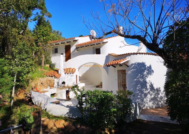 Kleine stilvolle Villa mit Meerblick in ruhiger Zone