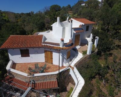 Kleine stilvolle Villa mit Meerblick in ruhiger Zone